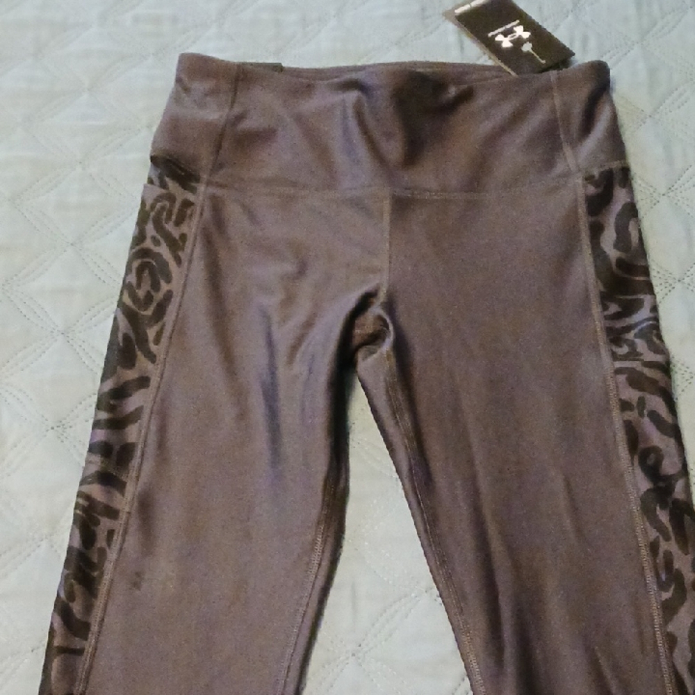 NWT Under Armour Black Compression High Rise Ankle Leggings.